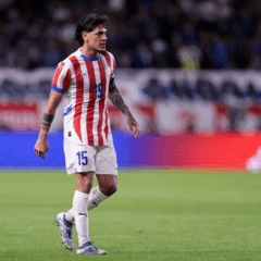 Gómez em ação pelo Paraguai (Foto: Albirroja/Divulgação)
