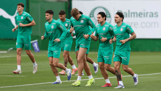 Os jogadores Emiliano Martínez, Bruno Fuchs, Raphael Veiga e Mauricio (E/D), da SE Palmeiras, durante treinamento, na Academia de Futebol. (Foto: Cesar Greco/Palmeiras/by Canon)

