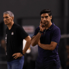 Abel Ferreira durante partida entre Santos e Palmeiras (Foto: Cesar Greco / Palmeiras) 