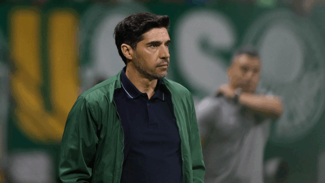 Abel Ferreira em jogo do Palmeiras no Brasileirão. Foto: César Greco