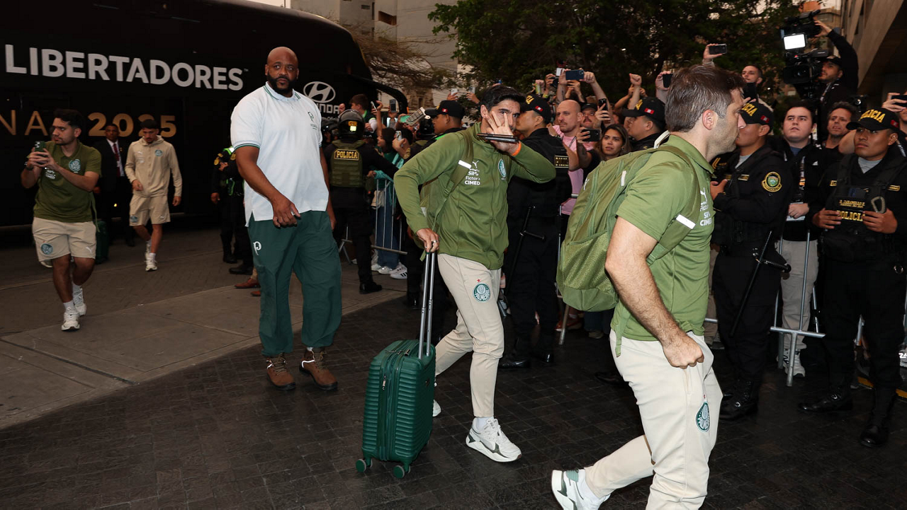 Abel Ferreira retorna ao Palmeiras após o restante do elenco (Foto: Cesar Greco/Palmeiras)
Abel Ferreira retorna ao Palmeiras após o restante do elenco (Foto: Cesar Greco/Palmeiras)