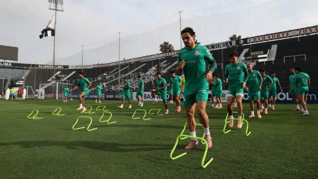 Palmeiras faz primeiro treino em Lima; Abel Ferreira tem dúvidas na escalação para final contra Flamengo