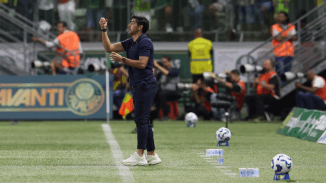 Abel Ferreira em jogo do Palmeiras. Foto: César Greco