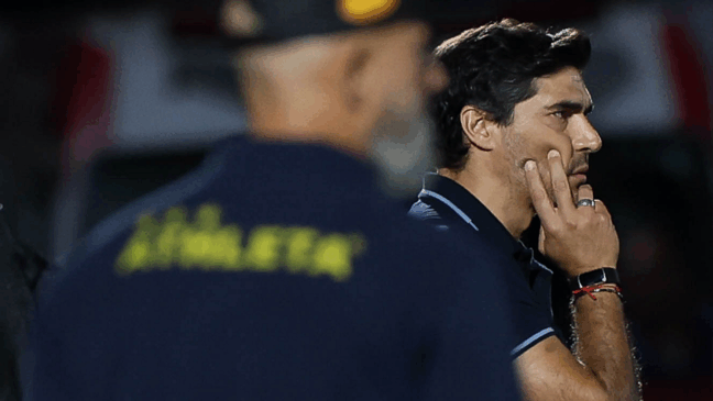 Abel Ferreira em jogo contra o Mirassol, no Maião. Foto: César Greco