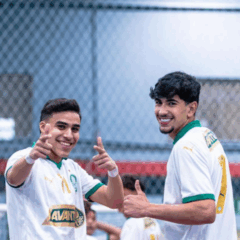Pietro e Nikão em ação pelo Palmeiras (Foto: Murilo Matheus/ TopGoal Assessoria)