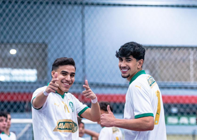 Pietro e Nikão em ação pelo Palmeiras (Foto: Murilo Matheus/ TopGoal Assessoria) Pietro e Nikão em ação pelo Palmeiras (Foto: Murilo Matheus/ TopGoal Assessoria)