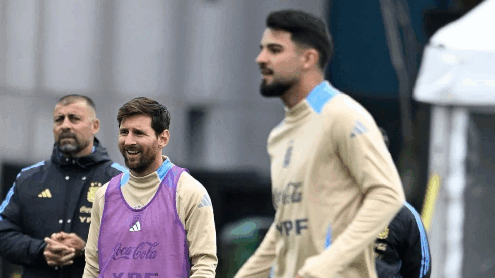 Flaco López, sobre Lionel Messi: 'Me perguntou muito sobre Palmeiras' Flaco López, sobre Lionel Messi: 'Me perguntou muito sobre Palmeiras'