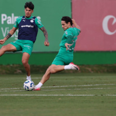 Os jogadores Gustavo Gómez e Raphael Veiga (D), da SE Palmeiras, durante treinamento, na Academia de Futebol. (Foto: Cesar Greco/Palmeiras/by Canon)