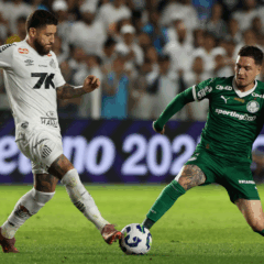Zé Rafael e Aníbal Moreno disputam a bola na Vila Belmiro (Foto: Cesar Greco/Palmeiras)
