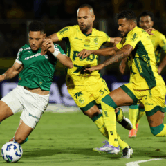 Vitor Roque em ação pelo Palmeiras. Foto: César Greco