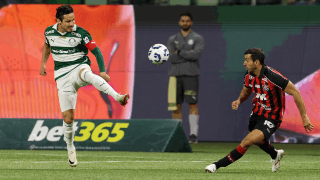 Raphael Veiga em ação pelo Palmeiras (Foto: Cesar Greco) 