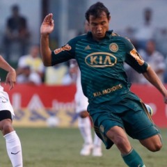 Palmeiras X Santos no Campeonato Paulista de 2013; na foto Neymar (à esq.) e Vinicíus (à dir) (Foto: Palmeiras) 