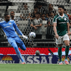 O goleiro Carlos Miguel, da SE Palmeiras, em jogo contra a equipe do C Atlético Mineiro, durante partida válida pela trigésima quarta rodada, do Campeonato Brasileiro, Série A, na Arena MRV. (Foto: Cesar Greco/Palmeiras/by Canon)
