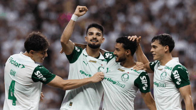 O jogador Flaco López, da SE Palmeiras, comemora seu gol contra a equipe do Ceará SC, durante partida válida pela trigésima oitava rodada, do Campeonato Brasileiro, Série A, na Arena Castelão. (Foto: Cesar Greco/Palmeiras/by Canon)

