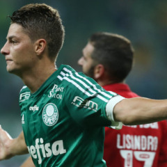 SÃO PAULO, SP - 30.09.2015: PALMERAS X INTERNACIONAL - O jogador Andrei, da SE Palmeiras, comemora seu gol contra a equipe do SC Internacional, durante partida válida pelas quartas-de-final (volta), da Copa do Brasil, na Arena Allianz Parque. (Foto: Cesar Greco / Fotoarena)