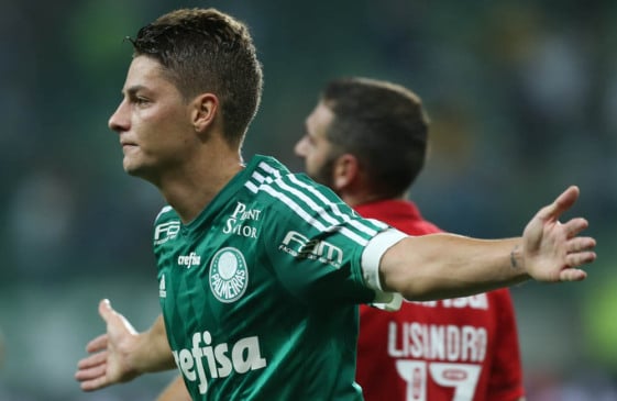 SÃO PAULO, SP - 30.09.2015: PALMERAS X INTERNACIONAL - O jogador Andrei, da SE Palmeiras, comemora seu gol contra a equipe do SC Internacional, durante partida válida pelas quartas-de-final (volta), da Copa do Brasil, na Arena Allianz Parque. (Foto: Cesar Greco / Fotoarena)