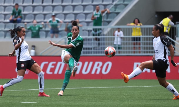 Palmeiras goleia Corinthians e larga em vantagem na final do Paulistão Feminino