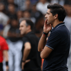 Abel Ferreira em jogo do Palmeiras. Foto: César Greco