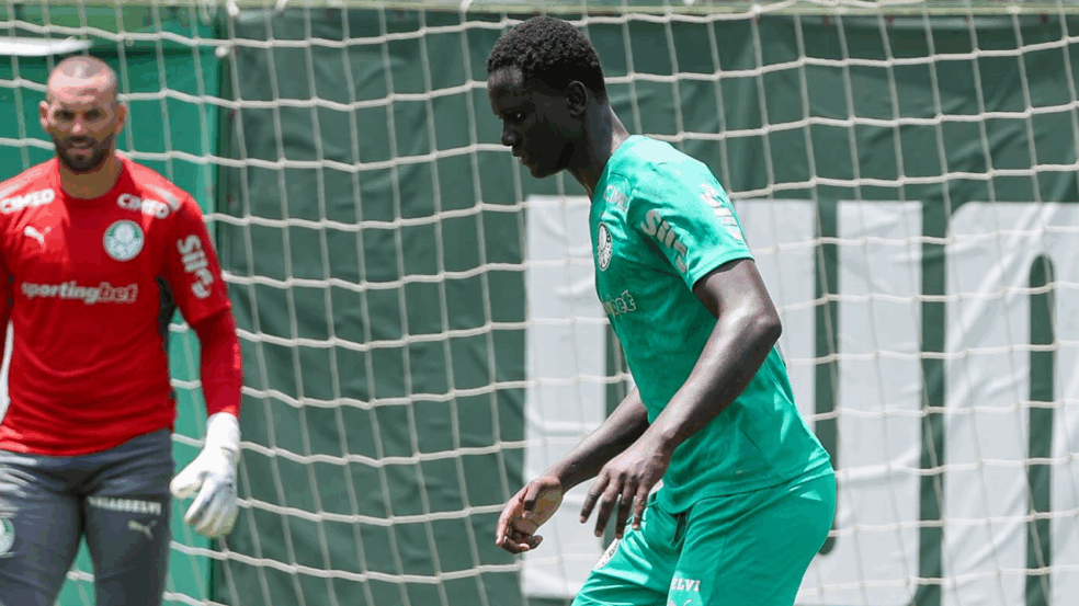 Koné durante treinamento do Palmeiras na Academia de Futebol (Foto: Cesar Greco / Palmeiras) Koné durante treinamento do Palmeiras na Academia de Futebol (Foto: Cesar Greco / Palmeiras)