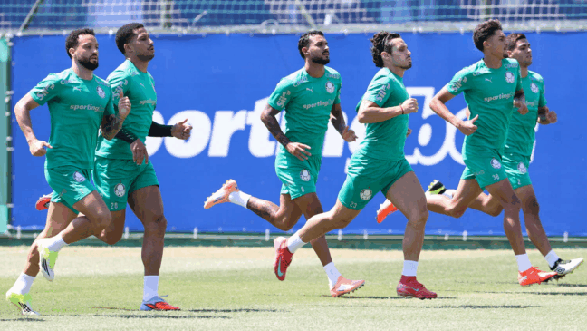 Os jogadores Felipe Anderson, Murilo, Jefté, Raphael Veiga e Larson (E/D), da SE Palmeiras, durante treinamento, na Academia de Futebol. (Foto: Cesar Greco/Palmeiras/by Canon)
