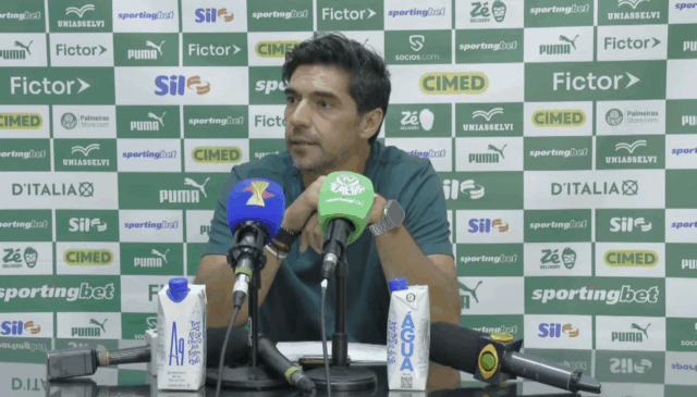 Abel Ferreira durante coletiva de imprensa (Foto: Reprodução / TV Palmeiras) 
