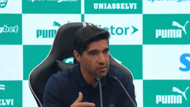 Abel Ferreira durante coletiva de imprensa na Arena MRV (Foto: Reprodução / TV Palmeiras) 