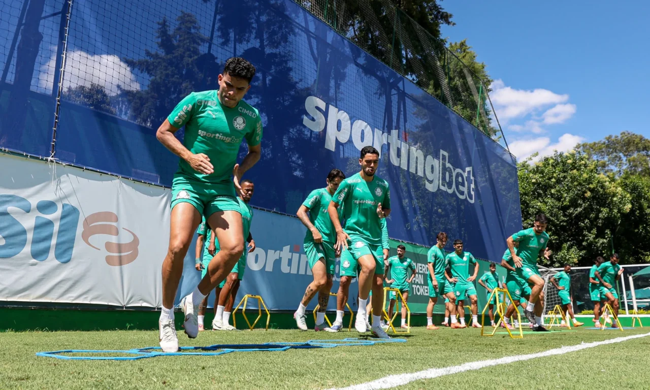 O Verdão treinou em dois períodos em preparação para a estreia no Paulistão (Foto: Fabio Menotti/Palmeiras/by Canon) O Verdão treinou em dois períodos em preparação para a estreia no Paulistão (Foto: Fabio Menotti/Palmeiras/by Canon)