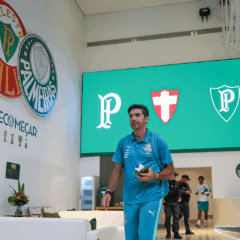 Abel Ferreira valoriza base do Palmeiras ap&oacute;s vit&oacute;ria e diz: 'Eu nunca prometi t&iacute;tulos'