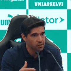 Abel Ferreira durante coletiva de imprensa na Arena MRV (Foto: Reprodu&ccedil;&atilde;o / TV Palmeiras) 