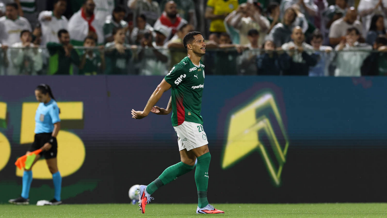 O jogador Murilo, da SE Palmeiras, comemora seu gol contra a equipe do EC Vitória, durante partida válida pela segunda rodada, do Campeonato Brasileiro, Série A, na Arena Baruei. (Foto: Cesar Greco/Palmeiras/by Canon)
O jogador Murilo, da SE Palmeiras, comemora seu gol contra a equipe do EC Vitória, durante partida válida pela segunda rodada, do Campeonato Brasileiro, Série A, na Arena Baruei. (Foto: Cesar Greco/Palmeiras/by Canon)