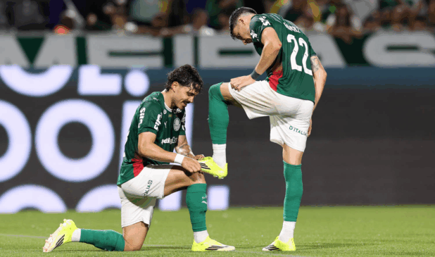 O jogador Mauricio, da SE Palmeiras, comemora seu gol contra a equipe do EC Vitória, durante partida válida pela segunda rodada, do Campeonato Brasileiro, Série A, na Arena Baruei. (Foto: Cesar Greco/Palmeiras/by Canon)

