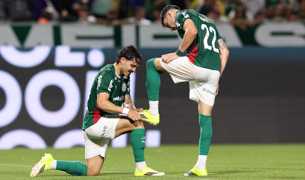 O jogador Mauricio, da SE Palmeiras, comemora seu gol contra a equipe do EC Vitória, durante partida válida pela segunda rodada, do Campeonato Brasileiro, Série A, na Arena Baruei. (Foto: Cesar Greco/Palmeiras/by Canon)
O jogador Mauricio, da SE Palmeiras, comemora seu gol contra a equipe do EC Vitória, durante partida válida pela segunda rodada, do Campeonato Brasileiro, Série A, na Arena Baruei. (Foto: Cesar Greco/Palmeiras/by Canon)