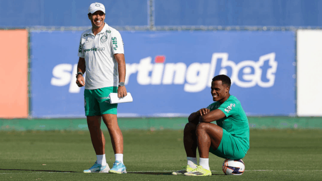 O técnico Abel Ferreira e o jogador Jhon Arias (D), da SE Palmeiras, durante treinamento, na Academia de Futebol. (Foto: Cesar Greco/Palmeiras/by Canon)
