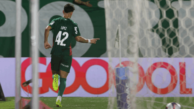 O jogador Flaco López, da SE Palmeiras, comemora seu gol contra a equipe do Guarani FC, durante partida válida pela oitava rodada, do Campeonato Paulista, Série A1, na Arena Barueri. (Foto: Cesar Greco/Palmeiras/by Canon)
