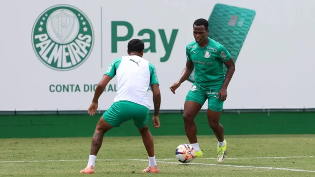 Arias em treinamento pelo Palmeiras (Foto: Cesar Greco) 