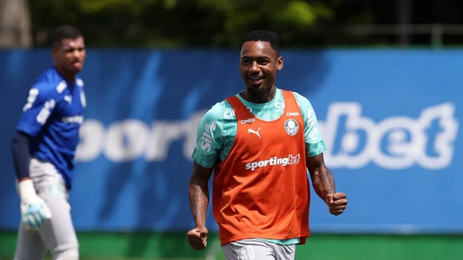 Allan durante treinamento na Academia de Futebol (Foto: Cesar Greco) 