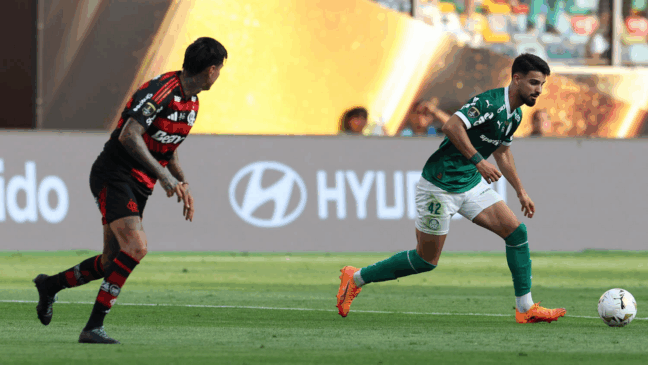 O jogador Flaco López, da SE Palmeiras, em jogo contra a equipe do CR Flamengo, durante partida final, da Copa Libertadores, no Estádio Monumental de LIma. (Foto: Cesar Greco/Palmeiras/by Canon)
