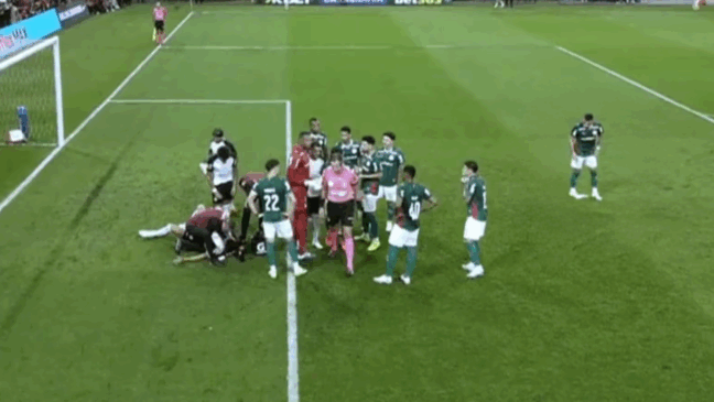 Andreas Pereira no momento do lance do pênalti em Corinthians e Palmeiras (Foto: Reprodução)