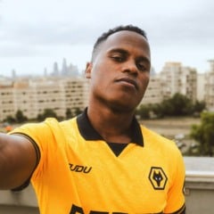 Jhon &Aacute;rias em apresenta&ccedil;&atilde;o no Wolves. Foto: Divulga&ccedil;&atilde;o/Wolves