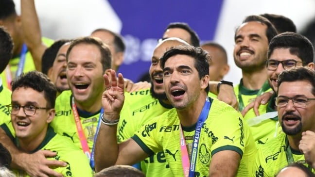 Abel Ferreira comemorando o tricampeonato Paulista, no Allianz Parque. Foto: João Loureiro/Ag. Paulistão