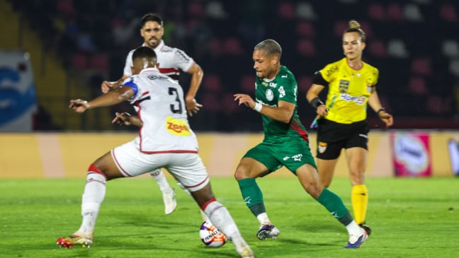 Vitor Roque em ação pelo Palmeiras contra o Botafogo-SP pelo Campeonato Paulista 2026. Foto: Fabio Menotti/Palmeiras/by Canon