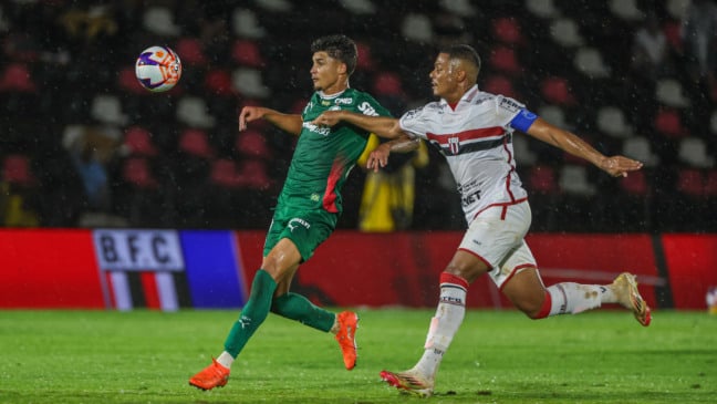 Larson em ação pelo Palmeiras contra o Botafogo-SP pelo Campeonato Paulista 2026. Foto: Fabio Menotti/Palmeiras/by Canon