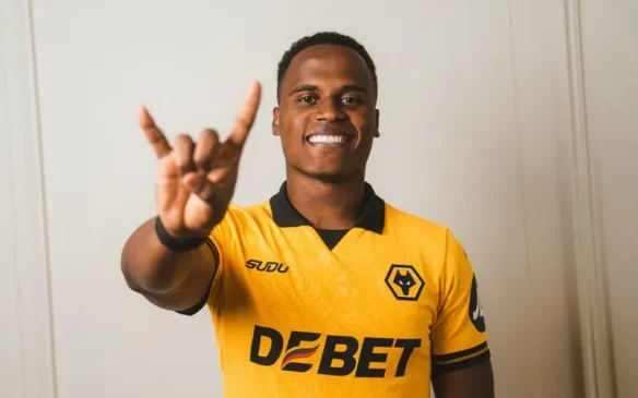 Jhon Árias em apresentação no Wolves. Foto: Divulgação/Wolves
