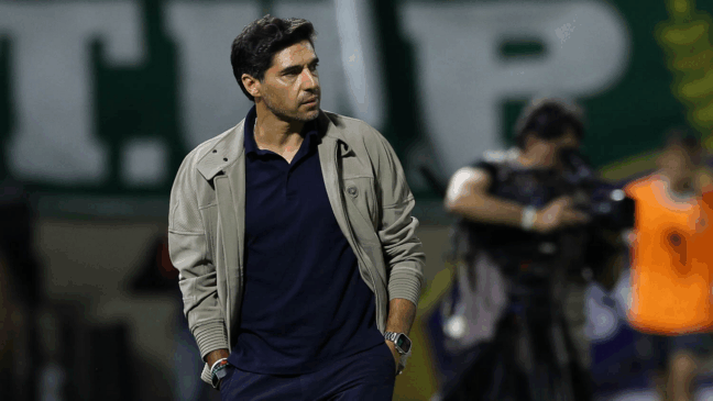 O técnico Abel Ferreira, da SE Palmeiras, em jogo contra a equipe do G Novorinzontino, durante partida válida pela final, ida, do Campeonato Paulista, Série A1, na Arena Barueri. (Foto: Cesar Greco/Palmeiras/by Canon)
