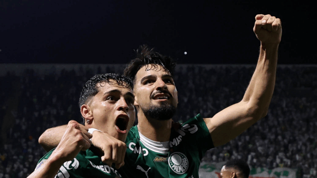 O jogador Flaco López, da SE Palmeiras, comemora seu gol contra a equipe do G Novorinzontino, durante partida válida pela final, ida, do Campeonato Paulista, Série A1, na Arena Barueri. (Foto: Cesar Greco/Palmeiras/by Canon)
