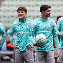 Os jogadores Ram&oacute;n Sosa, Agust&iacute;n Giay, Emiliano Mart&iacute;nez e Flaco L&oacute;pez (E/D), da SE Palmeiras, durante treinamento, na arena Allianz Parque. (Foto: Cesar Greco/Palmeiras/by Canon)
