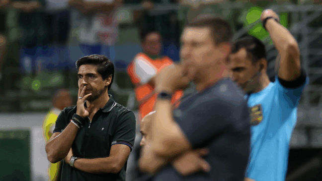 O técnico Abel Ferreira, da SE Palmeiras, em jogo contra a equipe do Mirassol FC, durante partida válida pela sexta rodada, do Campeonato Brasileiro, Série A, na arena Allianz Parque. (Foto: Cesar Greco/Palmeiras/by Canon)
