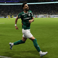 O jogador Flaco L&oacute;pez, da SE Palmeiras, comemora seu gol contra a equipe do Mirassol FC, durante partida v&aacute;lida pela sexta rodada, do Campeonato Brasileiro, S&eacute;rie A, na arena Allianz Parque. (Foto: Cesar Greco/Palmeiras/by Canon)
