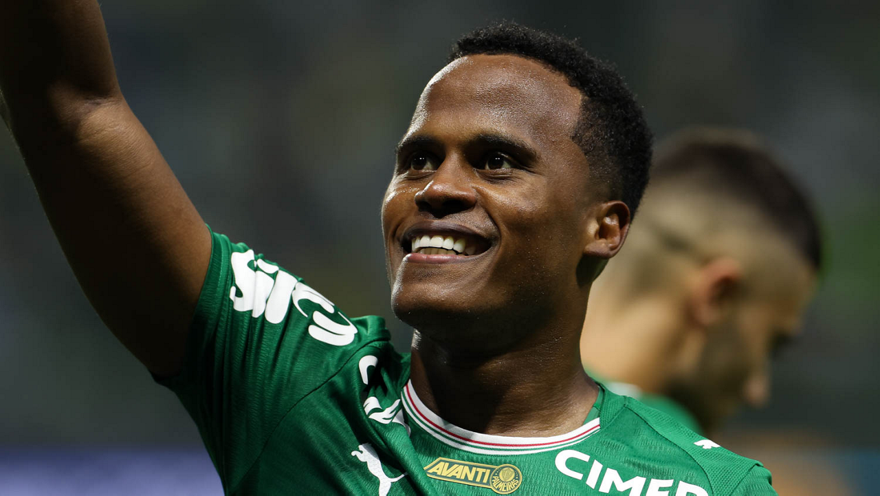 O jogador Jhon Arias, da SE Palmeiras, comemora seu gol contra a equipe do Botafogo FR, durante partida válida pela sétima rodada, do Campeonato Brasileiro, Série A, na arena Allianz Parque. (Foto: Cesar Greco/Palmeiras/by Canon)
O jogador Jhon Arias, da SE Palmeiras, comemora seu gol contra a equipe do Botafogo FR, durante partida válida pela sétima rodada, do Campeonato Brasileiro, Série A, na arena Allianz Parque. (Foto: Cesar Greco/Palmeiras/by Canon)