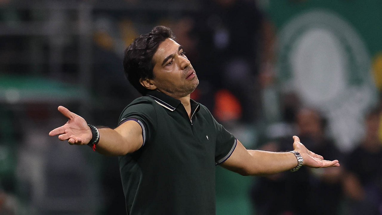 O técnico Abel Ferreira, da SE Palmeiras, em jogo contra a equipe do Botafogo FR, durante partida válida pela sétima rodada, do Campeonato Brasileiro, Série A, na arena Allianz Parque. (Foto: Cesar Greco/Palmeiras/by Canon)
O técnico Abel Ferreira, da SE Palmeiras, em jogo contra a equipe do Botafogo FR, durante partida válida pela sétima rodada, do Campeonato Brasileiro, Série A, na arena Allianz Parque. (Foto: Cesar Greco/Palmeiras/by Canon)